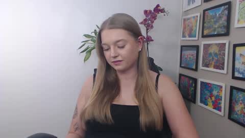 Erica online show from December 10, 1:33 pm