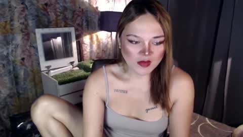 UR GIRL NEXTDOOR online show from February 4, 4:48 am