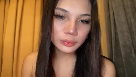 UR GIRL NEXTDOOR online show from January 17, 12:15 am