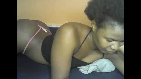 Snapshot of mystic_linna chatting on May 7, 6:46 pm mystic_linna online show from May 7, 6:46 pm