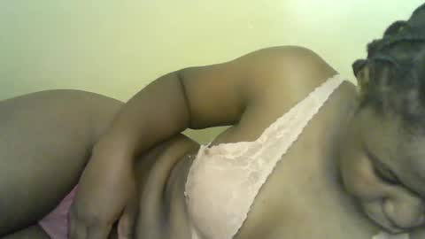 Snapshot of mystic_linna chatting on June 18, 9:09 am mystic_linna online show from June 18, 9:09 am