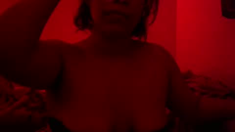 Snapshot of mystic_mika chatting on January 4, 3:40 am Mika online show from January 4, 3:40 am