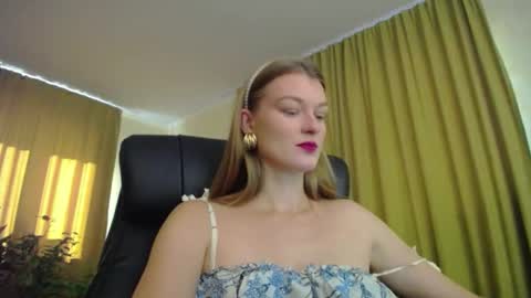 Snapshot of mysticvenus_ chatting on October 19, 9:43 am mysticvenus_ online show from October 19, 9:43 am