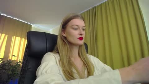 Snapshot of mysticvenus_ chatting on October 25, 10:34 am mysticvenus_ online show from October 25, 10:34 am