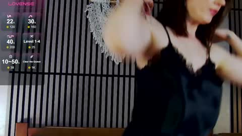 Snapshot of mystique_girl_ chatting on May 3, 6:25 pm Angeline online show from May 3, 6:25 pm