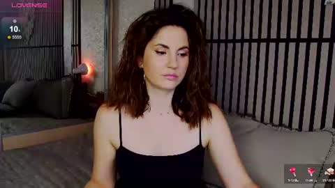 Snapshot of mystique_girl_ chatting on June 22, 8:06 pm Angeline online show from June 22, 8:06 pm