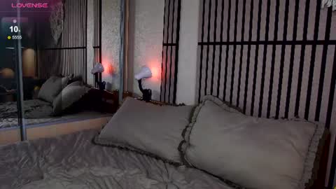 Snapshot of mystique_girl_ chatting on July 6, 8:00 pm Angeline online show from July 6, 8:00 pm
