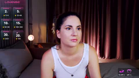 Snapshot of mystique_girl_ chatting on July 22, 8:33 pm Angeline online show from July 22, 8:33 pm