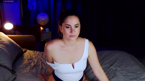 Snapshot of mystique_girl_ chatting on July 29, 9:24 pm Angeline online show from July 29, 9:24 pm