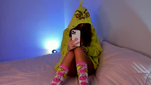 Snapshot of n1rvanamoon chatting on December 5, 3:37 am n1rvanamoon online show from December 5, 3:37 am