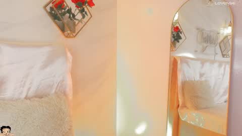 naamah_b online show from September 26, 2:10 pm