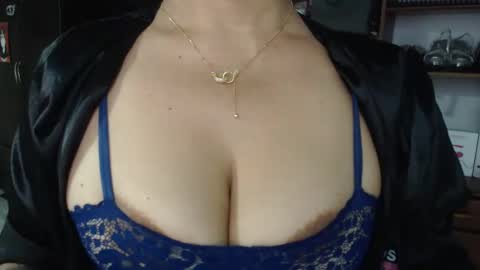 Snapshot of nadia_abaud chatting on February 16, 4:20 am Nadia online show from February 16, 4:20 am