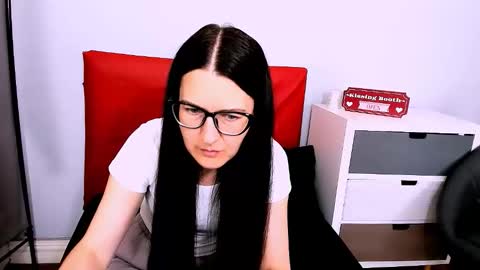 nadiatrue online show from June 6, 2:44 pm