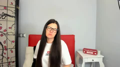 nadiatrue online show from June 19, 6:18 am