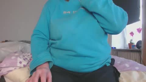 Snapshot of nadine321 chatting on December 25, 3:17 pm Nadine online show from December 25, 3:17 pm