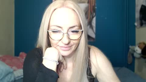 nadinnnea online show from November 24, 10:26 am