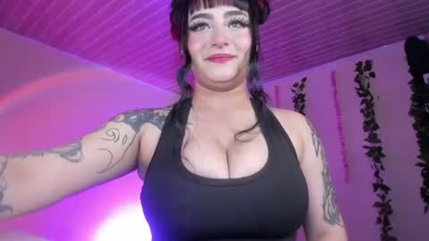 naeniademont online show from August 7, 5:04 pm