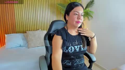 N A H I A online show from November 4, 12:04 pm