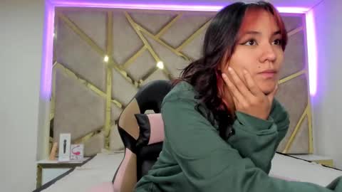 Snapshot of nahia_low chatting on February 18, 2:59 am  Valeria  online show from February 18, 2:59 am