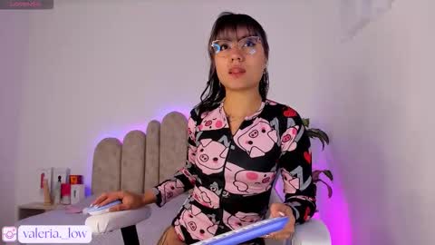 Snapshot of nahia_low chatting on September 18, 6:04 am  Valeria  online show from September 18, 6:04 am