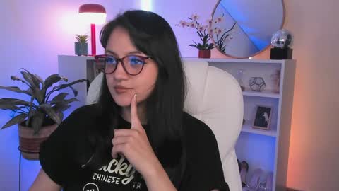 Snapshot of nahiapaws chatting on May 4, 6:37 pm Nahia INDEPENDENT MODEL P online show from May 4, 6:37 pm