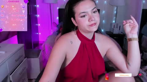 NAHIARA EVANS online show from April 12, 2:33 pm