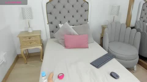 Snapshot of nahiara_johnson chatting on December 4, 7:34 pm Nahiara online show from December 4, 7:34 pm