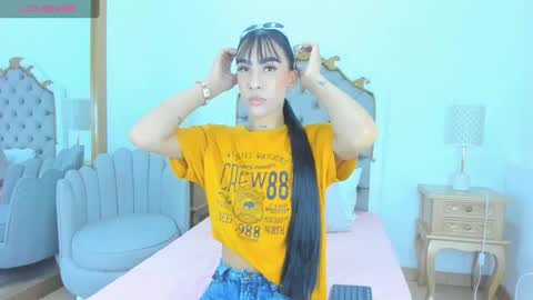 Snapshot of nahiara_johnson chatting on December 8, 6:39 pm Nahiara online show from December 8, 6:39 pm