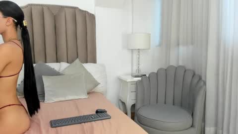 Snapshot of nahiara_johnson chatting on December 19, 12:45 pm Nahiara online show from December 19, 12:45 pm