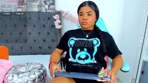 NahiaraReina  online show from December 8, 1:47 pm