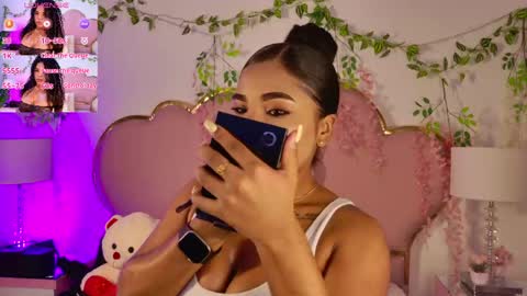 NahiaraReina  online show from April 12, 1:05 pm