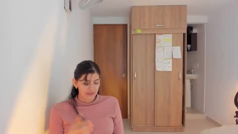 independent model online show from December 23, 1:18 am