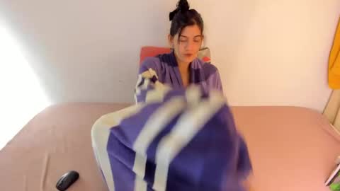 independent model online show from February 9, 12:06 am