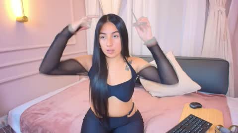 Snapshot of nahomi_key_ chatting on October 20, 8:20 pm Nahomi online show from October 20, 8:20 pm