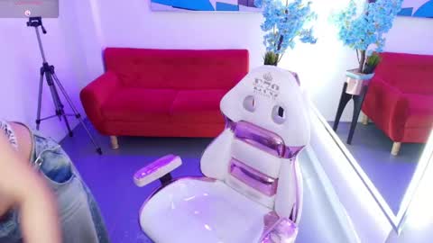 Snapshot of nahomi_velmont chatting on June 1, 12:40 pm nahomi_velmont online show from June 1, 12:40 pm