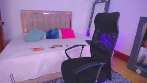 Nahomi online show from April 7, 11:48 pm