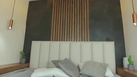  VICTORIA  online show from February 9, 1:33 am