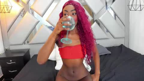 Snapshot of nahomii_hill chatting on September 27, 12:15 am Nahomi online show from September 27, 12:15 am