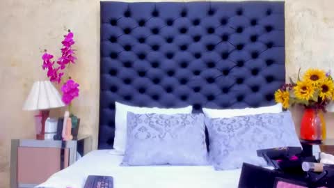 Nahomi  online show from October 3, 3:42 pm