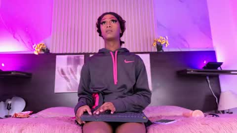 nahomy_james25 online show from July 13, 11:40 pm