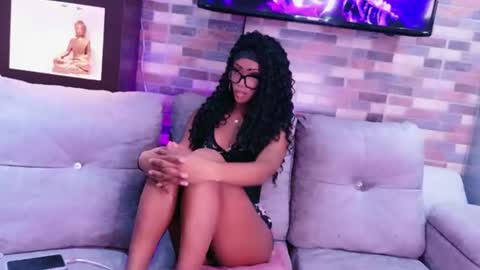 nahomy_james25 online show from July 24, 12:19 am