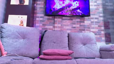 nahomy_james25 online show from July 26, 11:33 pm
