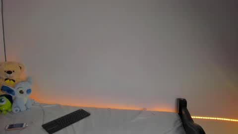 nahomy online show from October 14, 1:45 pm