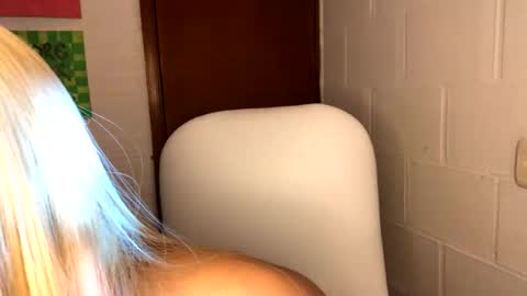 nahomy online show from October 25, 12:13 pm