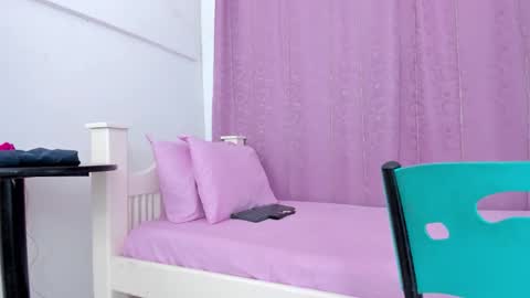 nahomy_smiith_ online show from November 9, 10:24 am