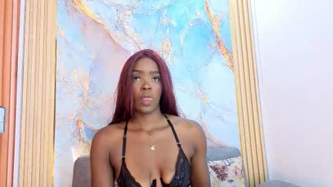 Nahomy  online show from November 1, 9:39 pm