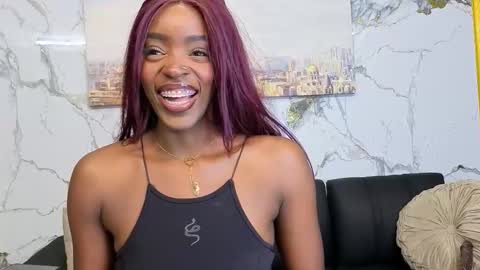 Nahomy  online show from November 30, 10:03 pm