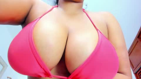 Nahomy online show from April 14, 8:37 pm