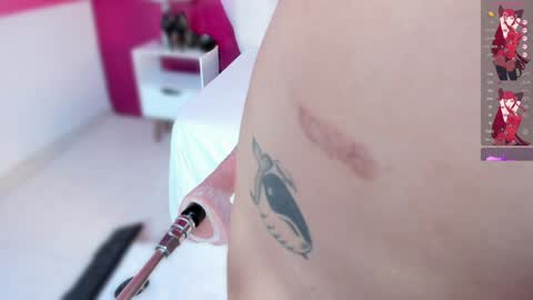 Nahomy Roberts online show from February 8, 11:55 am