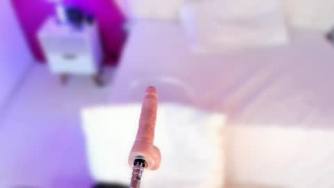 Nahomy Roberts online show from March 1, 12:12 pm